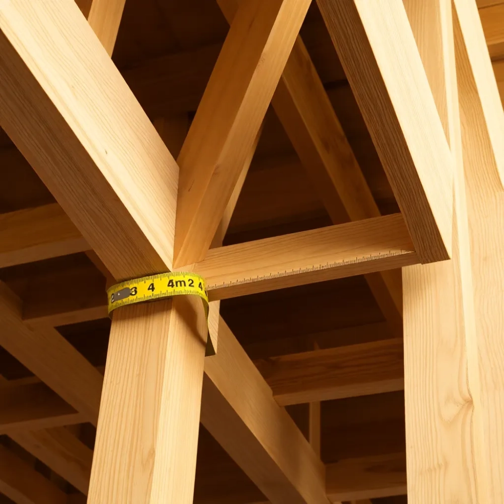 Jakie belki na strop drewniany 4m